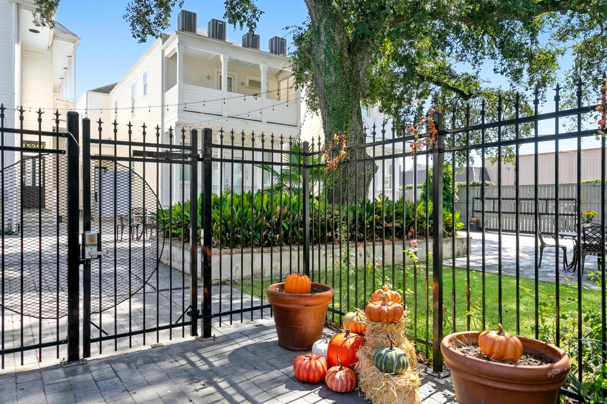 Amazing 3Br Cottage Off St Charles With Pool New Orleans Bagian luar foto